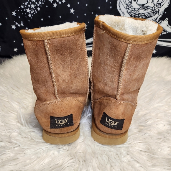 Classic Short Uggs - Picture 2 of 6
